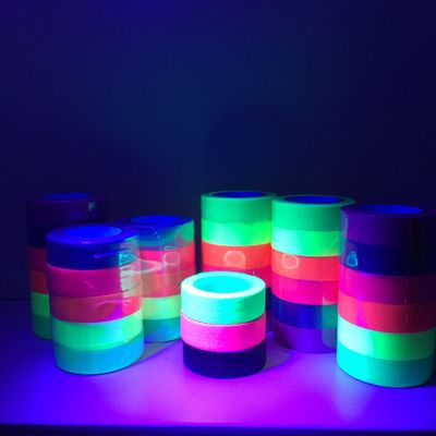 UV Siyah Işık Aydınlık Yapışkan Bant Neon Floresan Pamuklu Bez Bant Uyarı Bandı Için Parti tedarikçi